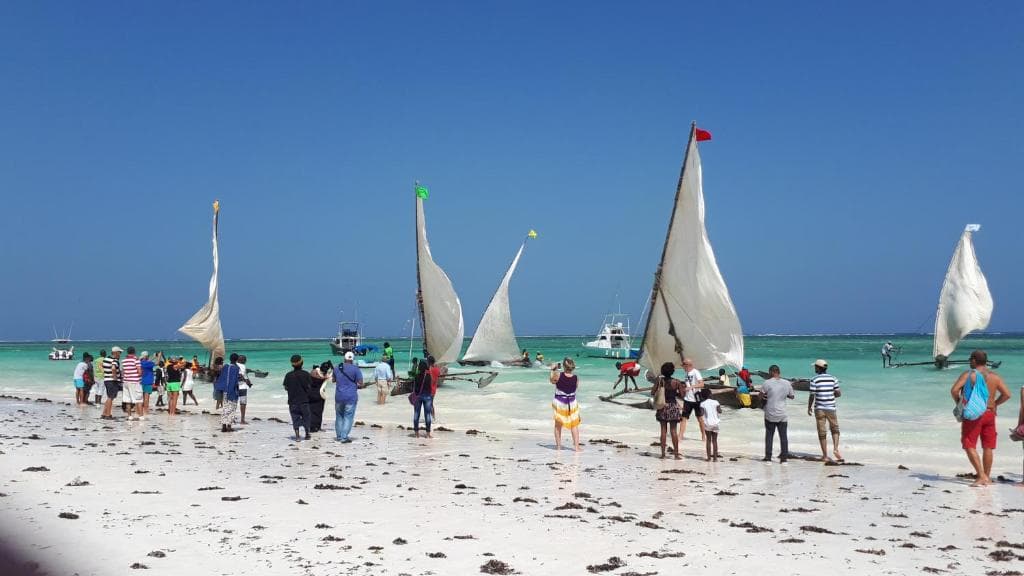 Diani Dining background